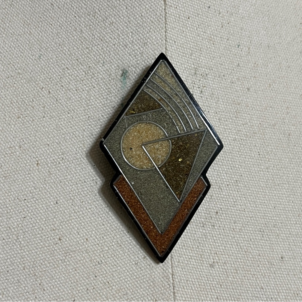 Vintage Geometric Brooch in Earth Tones - Picture 2 of 6